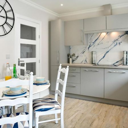 Villa Pass The Keys Newly Refurbished Modern Bungalow - Pets Welcome à Swansea Extérieur photo
