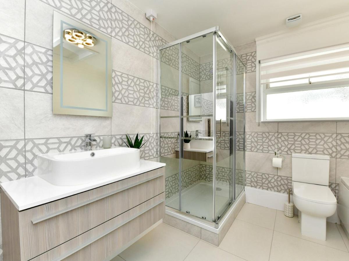 Villa Pass The Keys Newly Refurbished Modern Bungalow - Pets Welcome à Swansea Extérieur photo