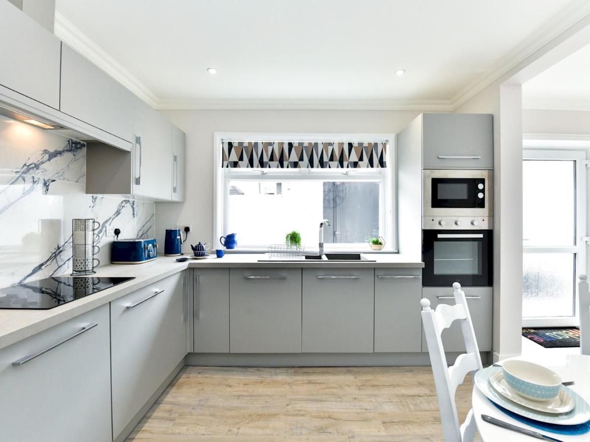 Villa Pass The Keys Newly Refurbished Modern Bungalow - Pets Welcome à Swansea Extérieur photo