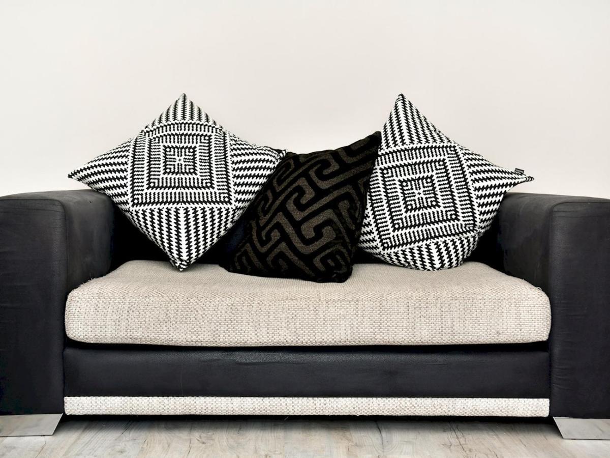 Villa Pass The Keys Newly Refurbished Modern Bungalow - Pets Welcome à Swansea Extérieur photo